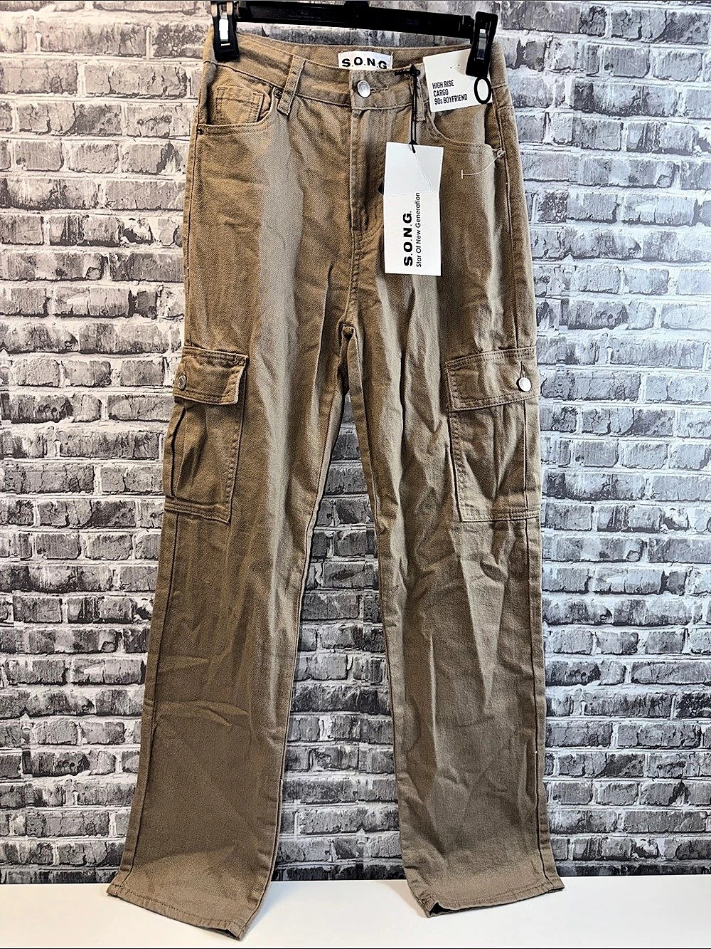 NWT Small.O.N.G. High Rise Cargo 90s Boyfriend Pants.